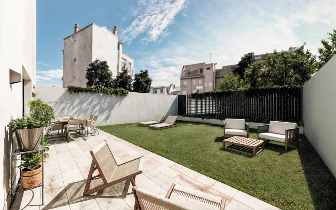 01_PatioBajo_4K_V2 Patio Bajo Pinos Garden